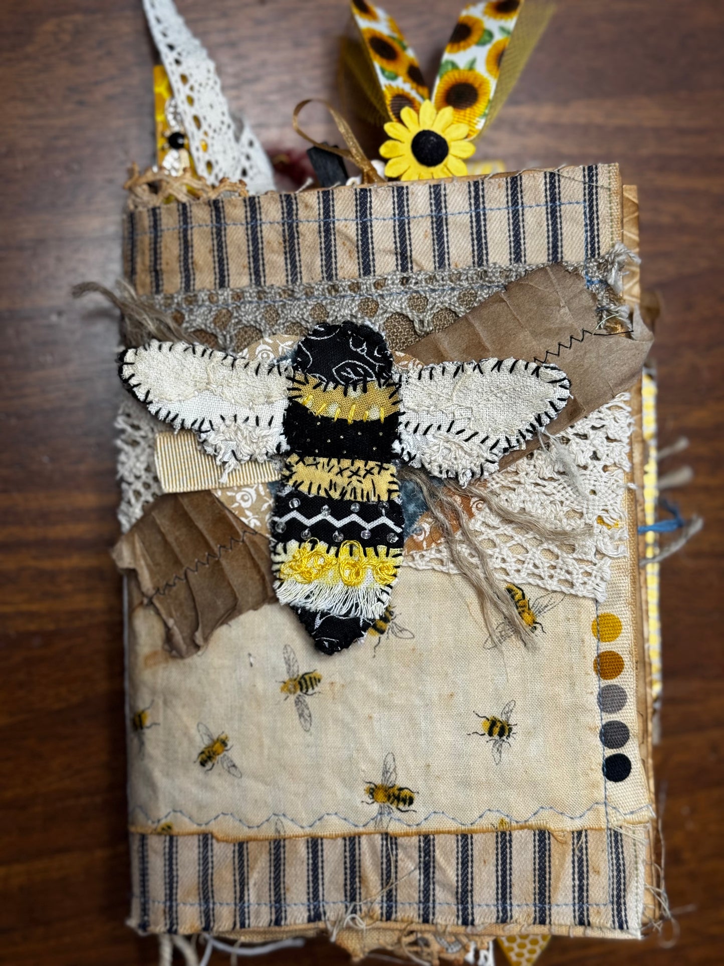 Slow-stitched bee (ssb7)