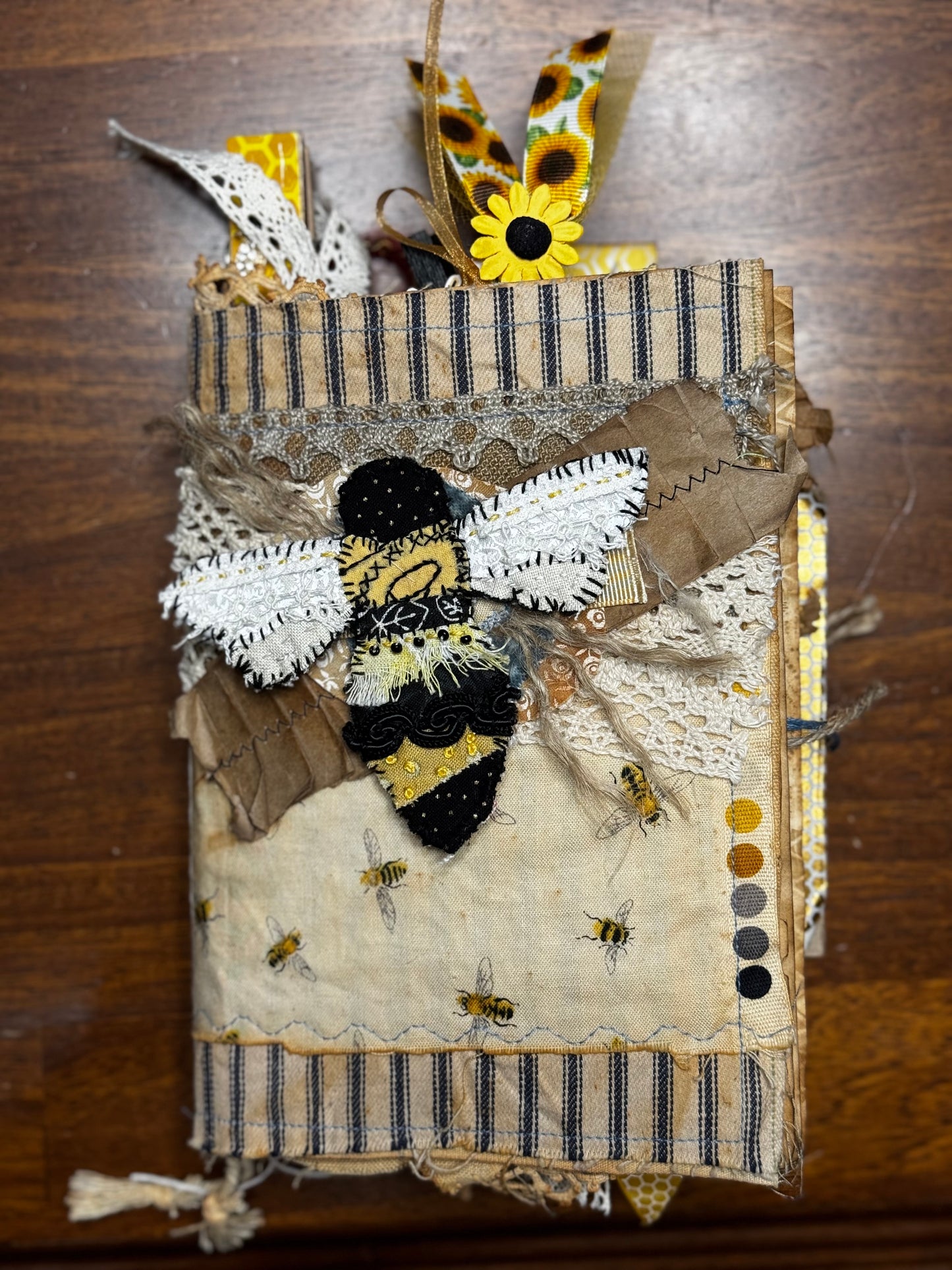 Slow-stitched bee (ssb10)