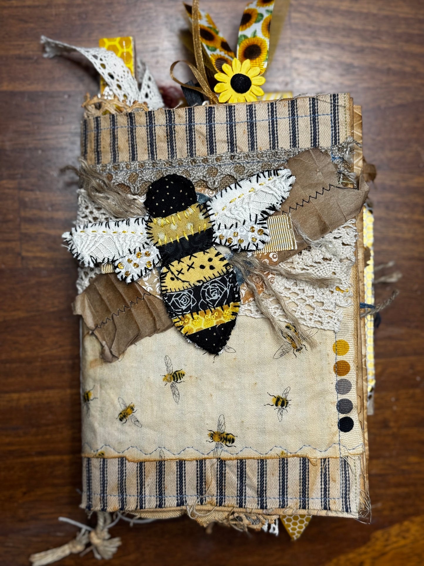 Slow-stitched bee (ssb11)