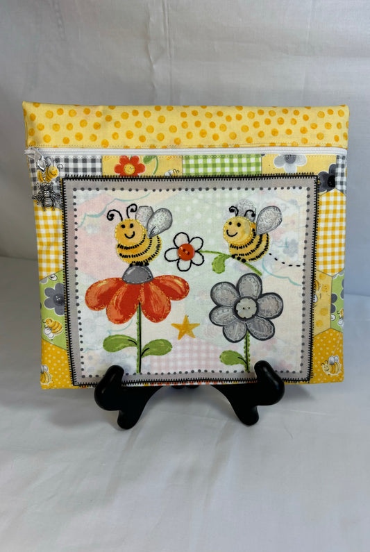 Bee Theme Zippered Pouch (D)