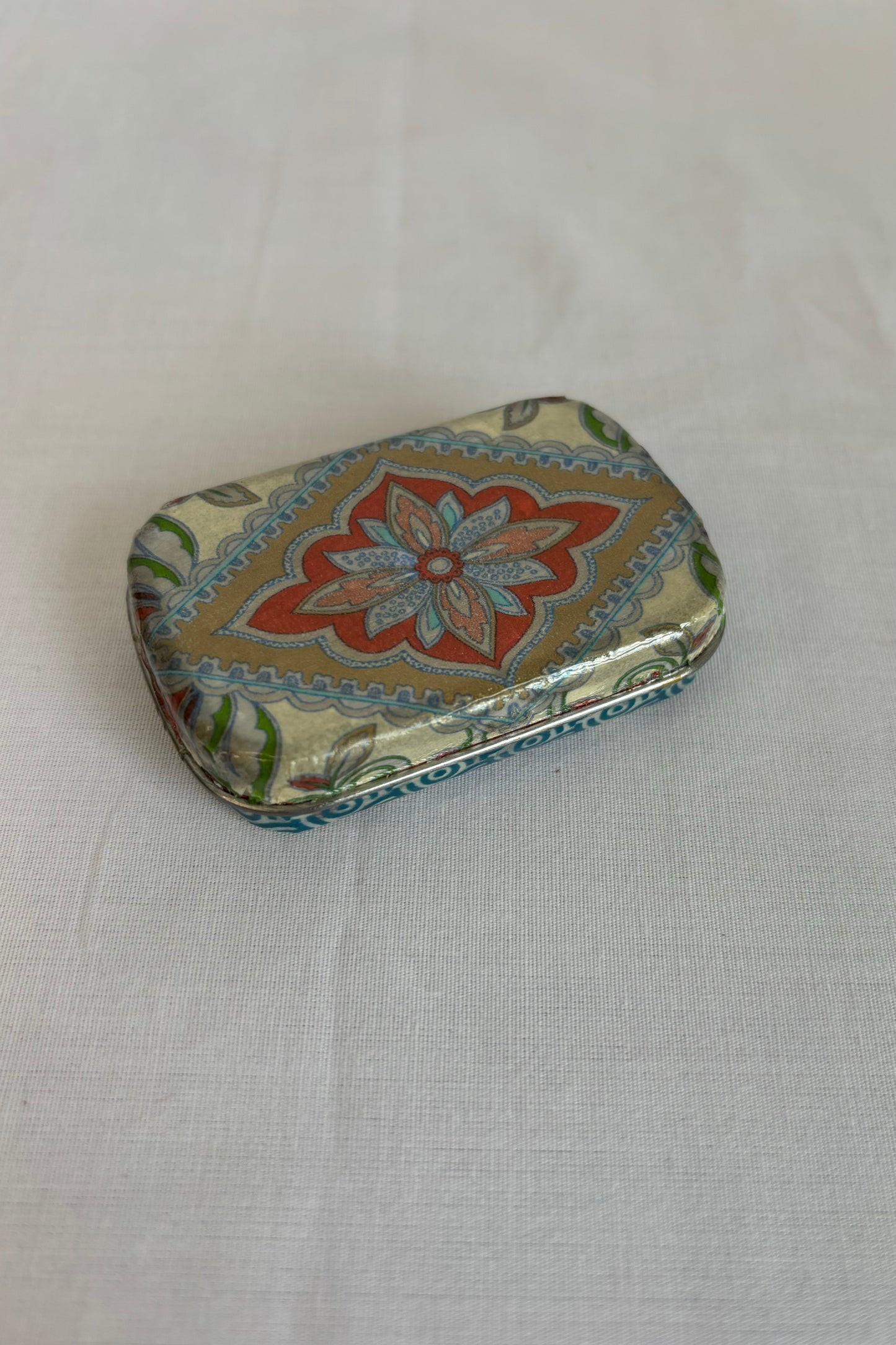 Mini Altoid Tin Medalion (B)