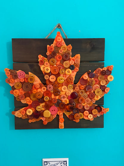 Button Maple Leaf