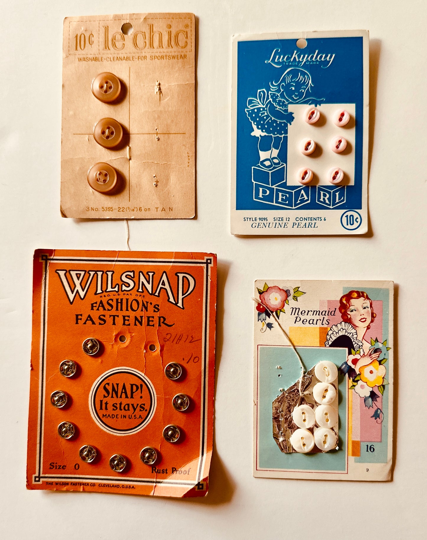 4 Cards Vintage Buttons