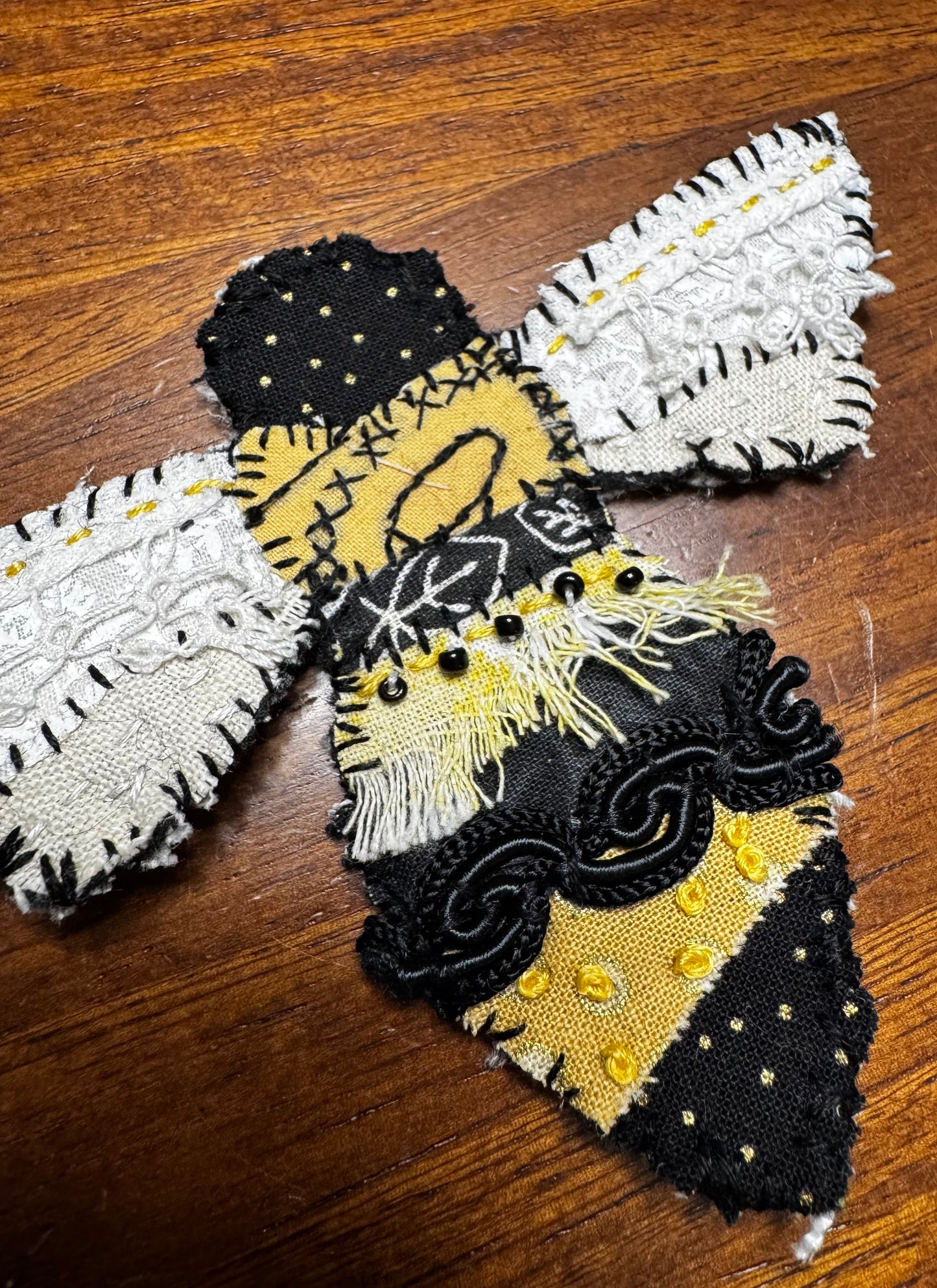 Slow-stitched bee (ssb10)