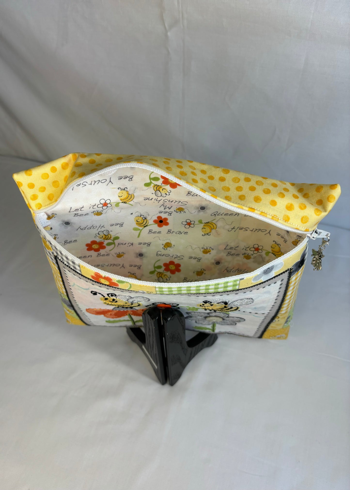 Bee Theme Zippered Pouch (D)