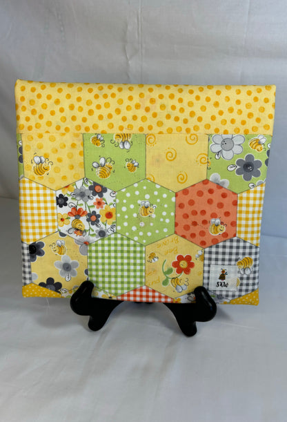 Bee Theme Zippered Pouch (D)