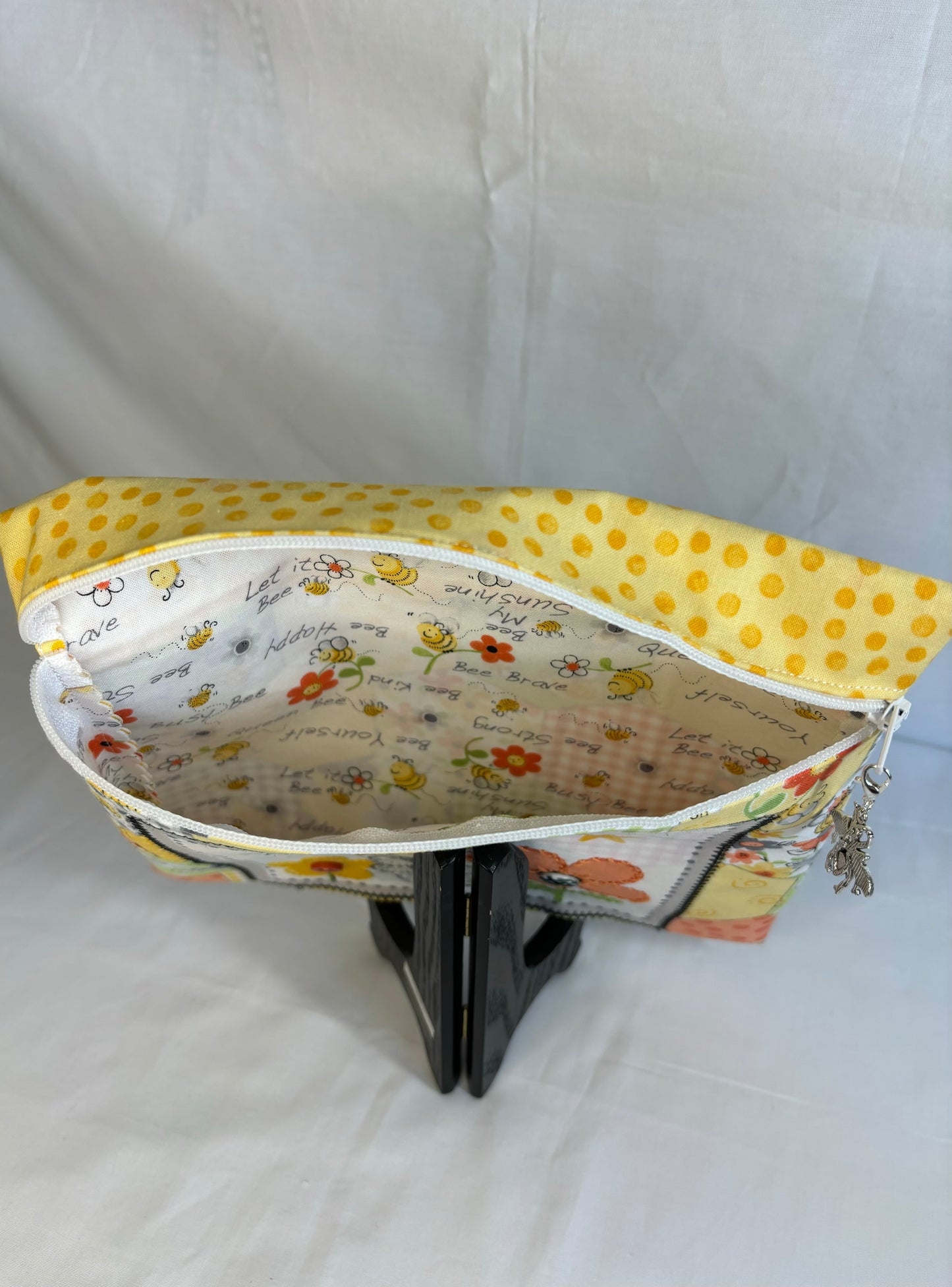 Bee Theme Zippered Pouch (B)